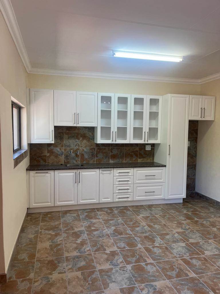 4 Bed House in Wilkoppies photo number 27