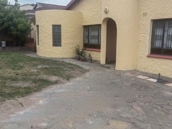 4 Bedroom House 4 Bedroom House