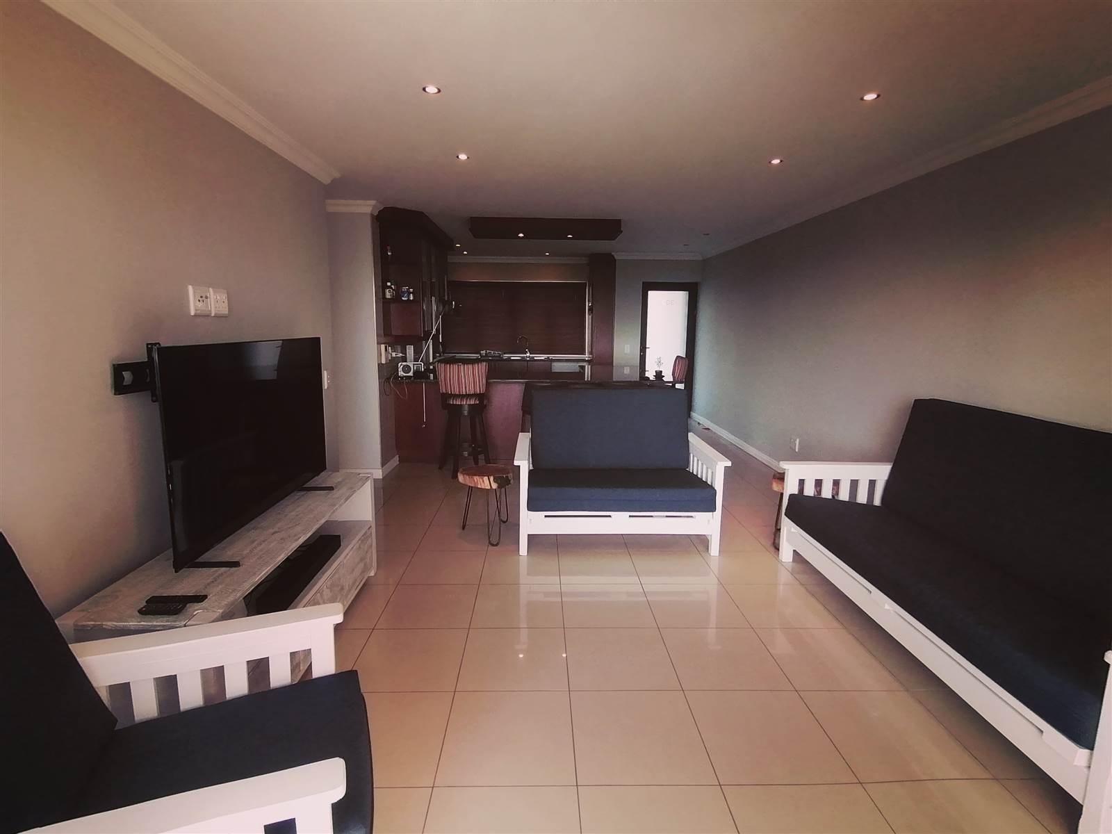 2 Bed Flat in Mossel Bay Central photo number 5