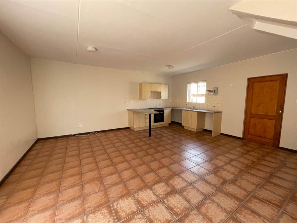 2 Bed Duplex in Greenstone Hill photo number 5