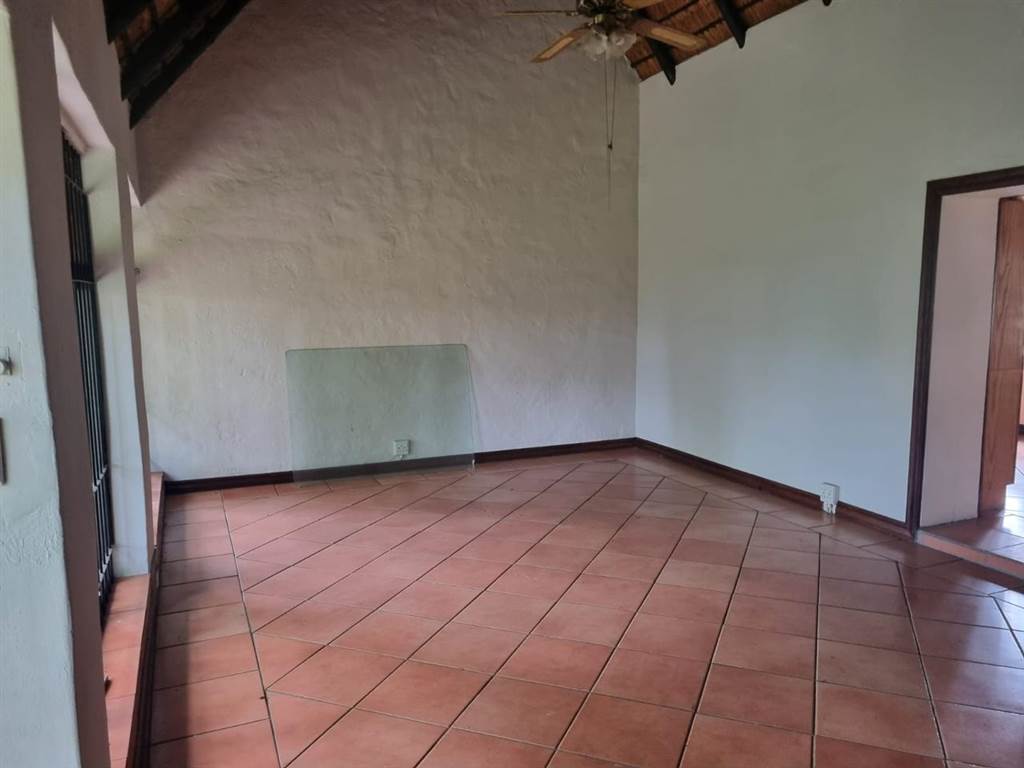 4 Bed House in Hartbeespoort Dam photo number 14