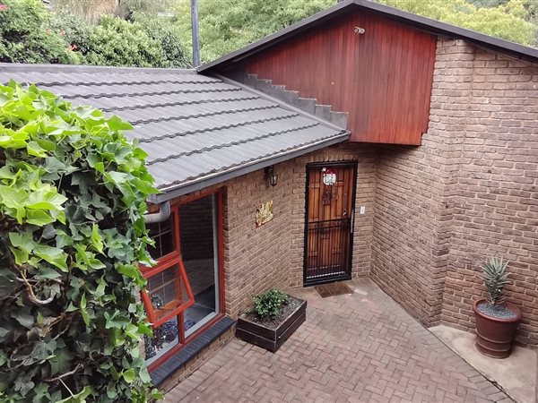 4 Bed House in Roodekrans