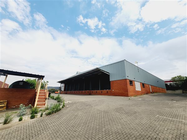 2440  m² Industrial space