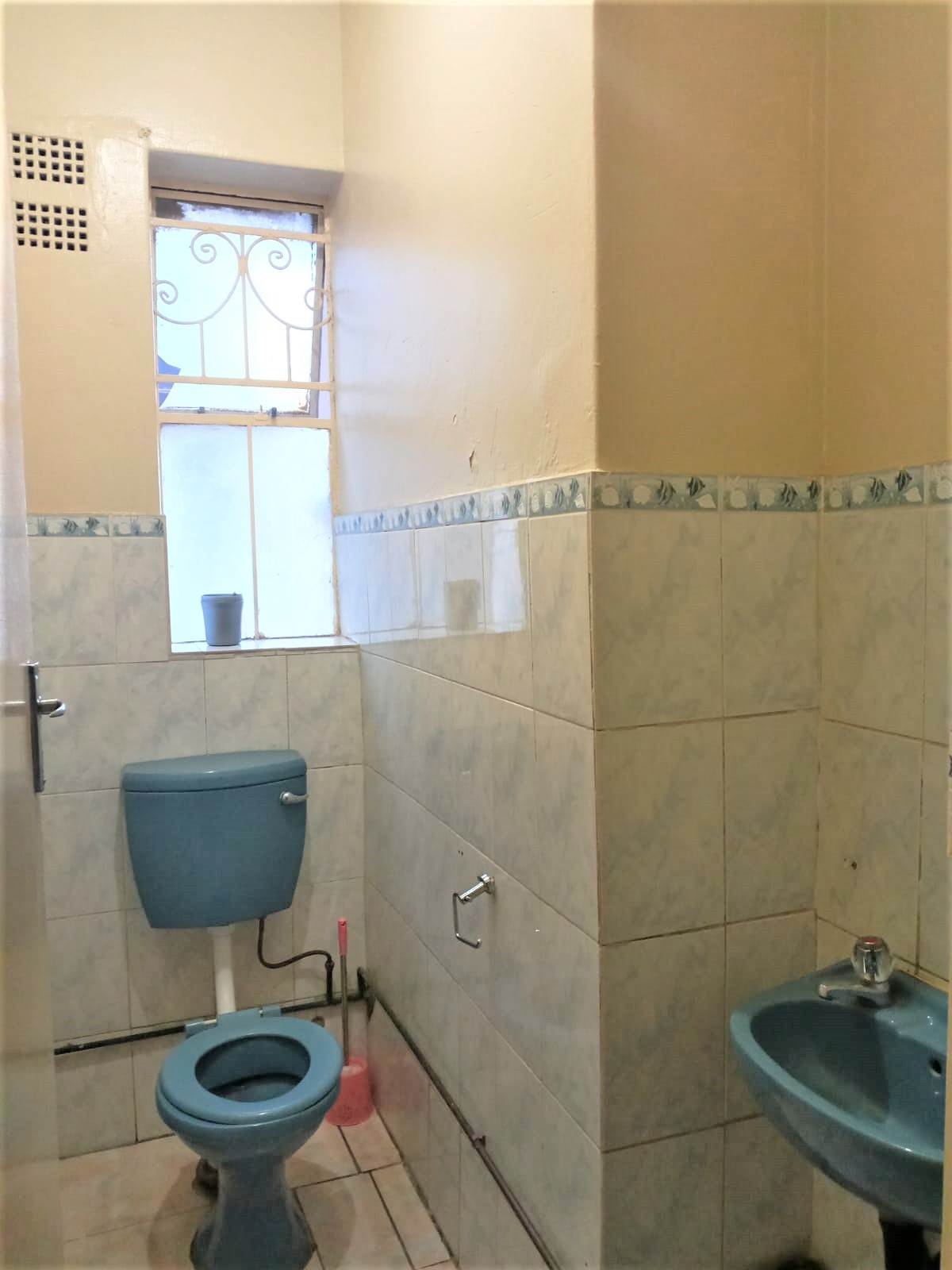 3 Bed Flat in Yeoville photo number 12