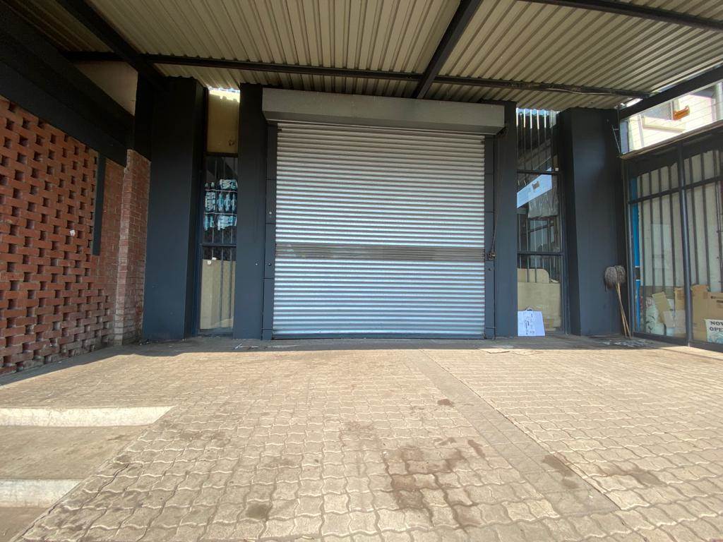550  m² Commercial space in Witbank Central photo number 10