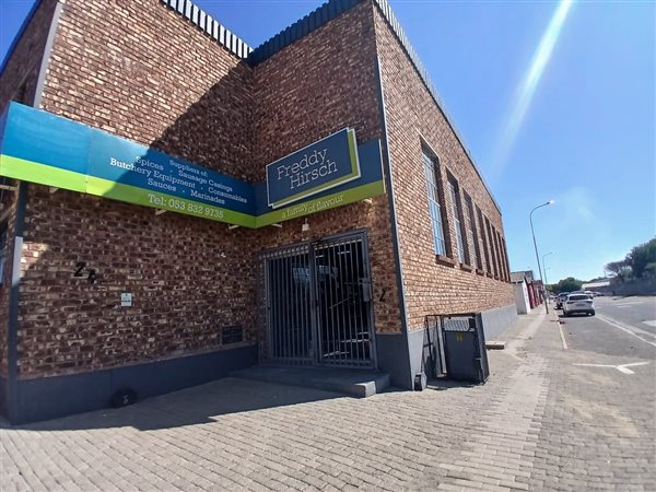 548  m² Commercial space