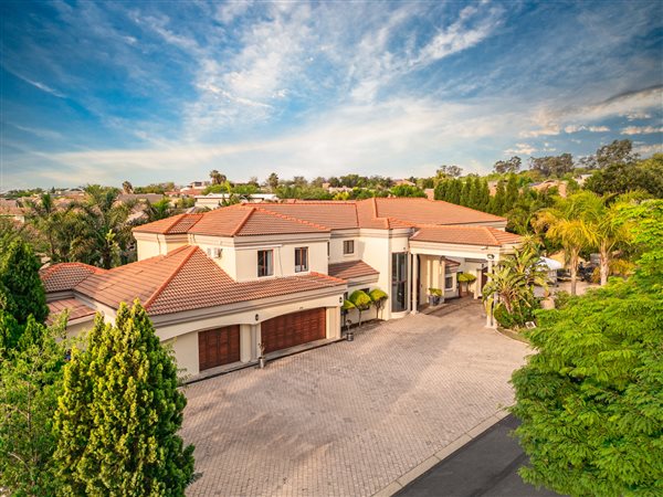 6 Bed House in Woodmead