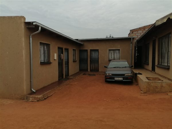 10 Bed House in Tembisa