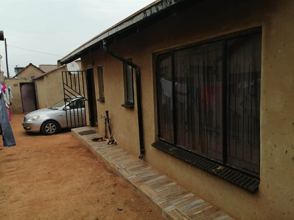 10 Bed House in Tembisa photo number 21