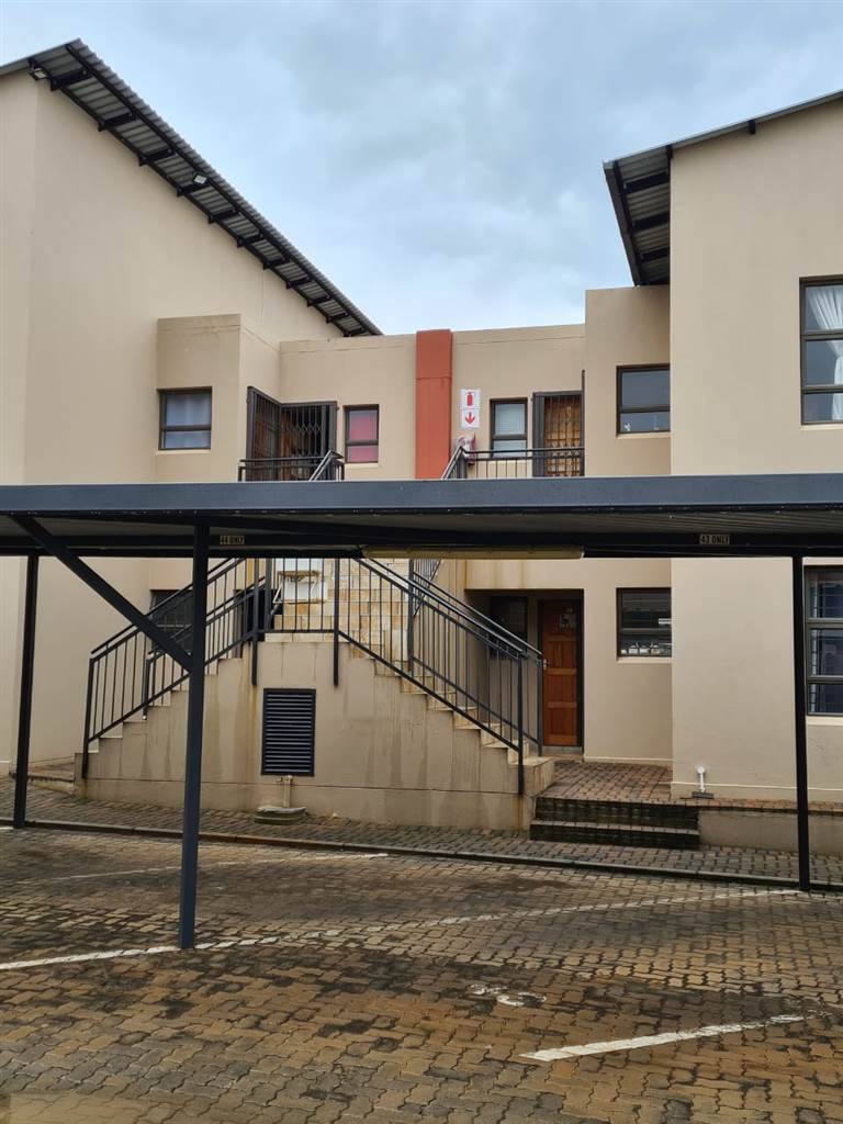 2 Bed House in Hartbeespoort Dam photo number 10