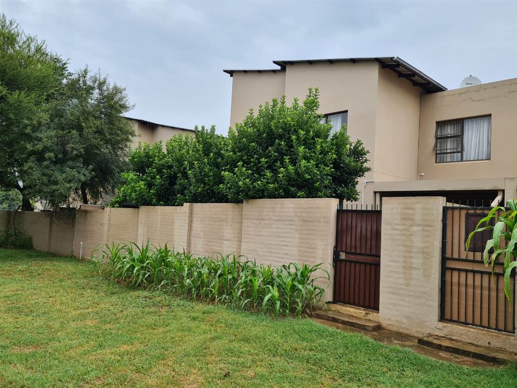 2 Bed House in Hartbeespoort Dam photo number 1
