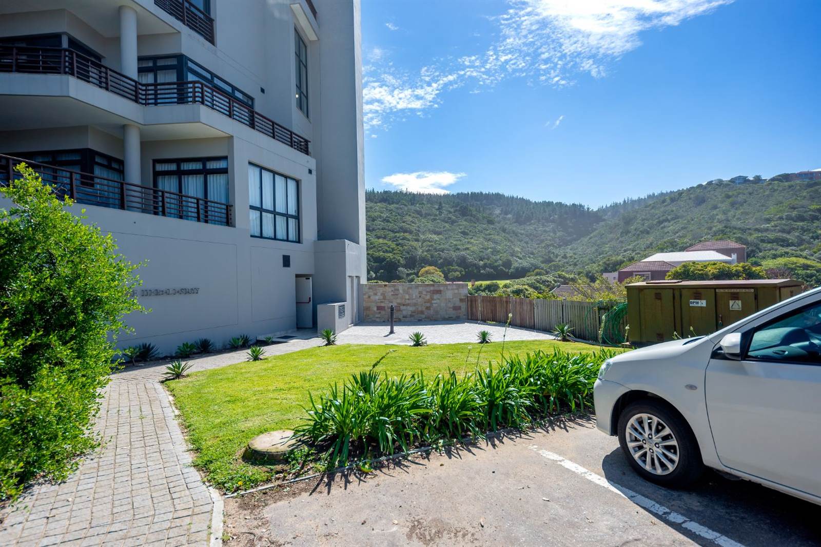 2 Bed Apartment in Herolds Bay photo number 26