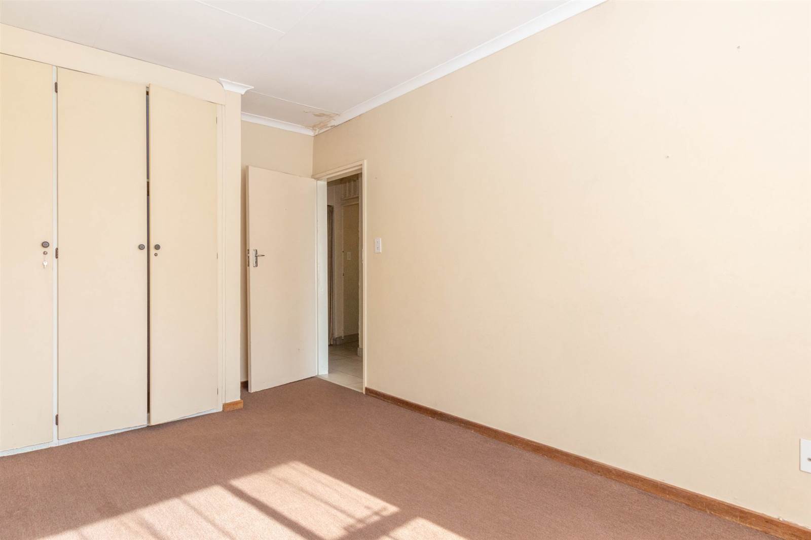 2 Bed Townhouse in Glen Marais photo number 17
