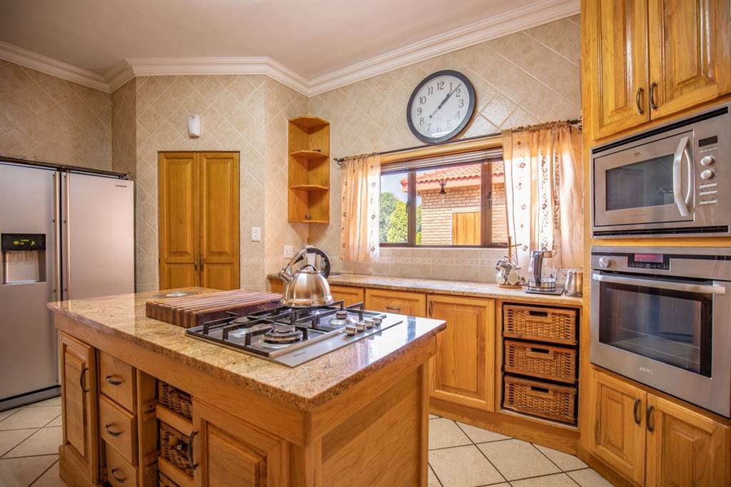 5 Bed House in Mooikloof Equestrian Estate photo number 13