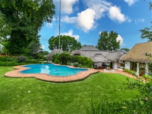 5 Bed House in Bryanston West