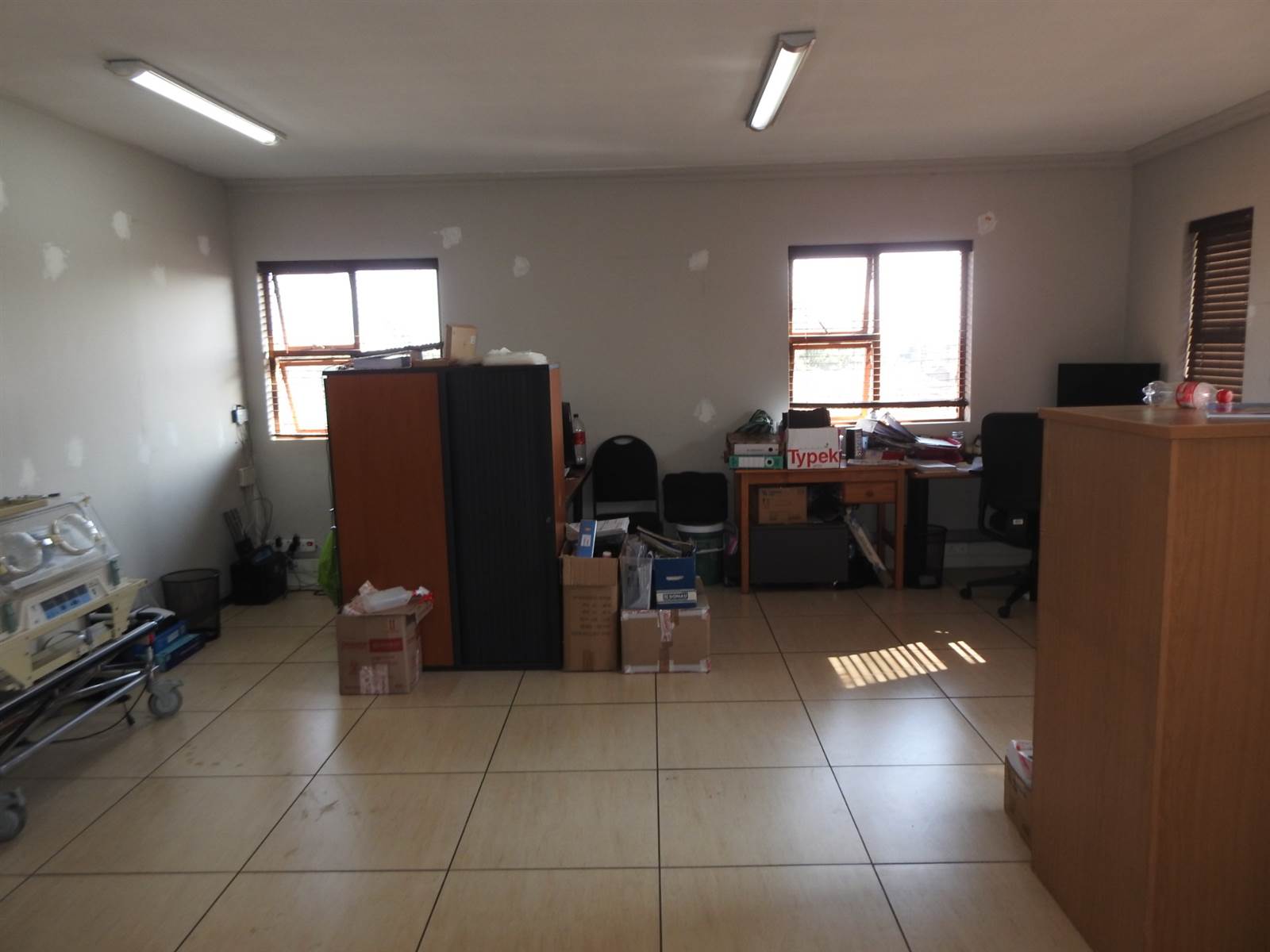 97  m² Office Space in Rooihuiskraal photo number 2