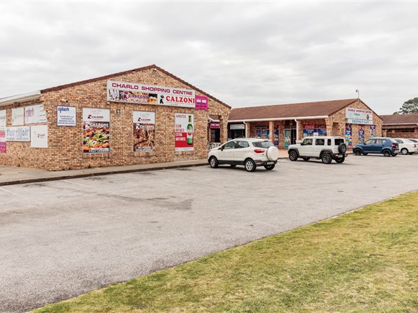 553 m² Retail Space 553 m² Retail Space