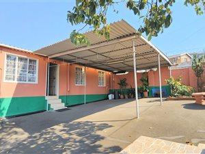 4 Bed House in Bombay Heights