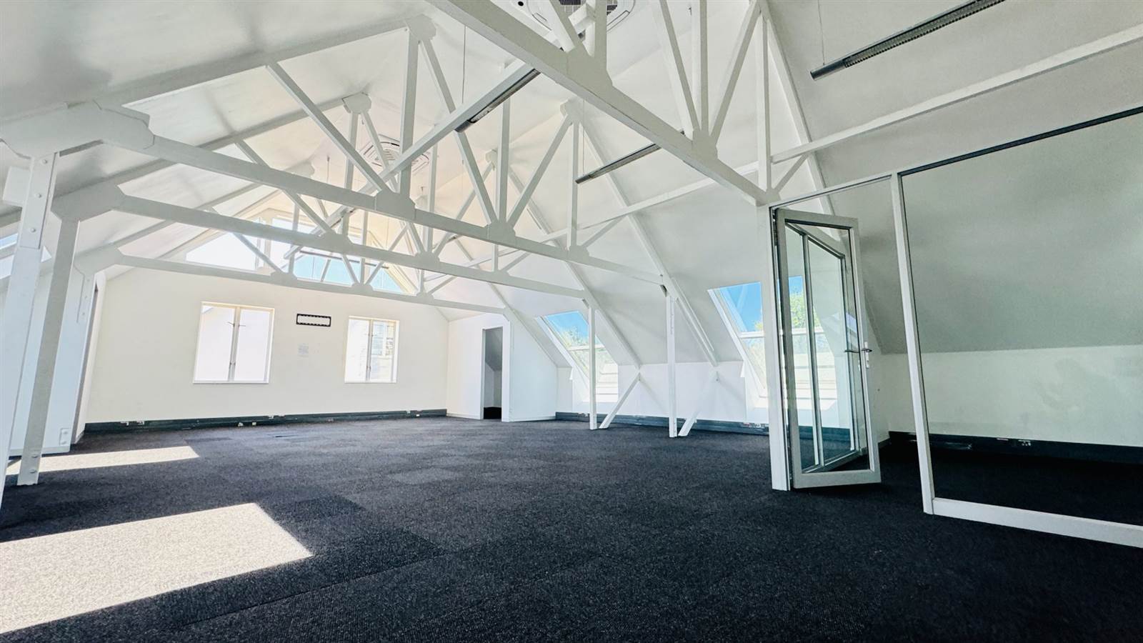 142  m² Office Space in Faerie Glen photo number 4
