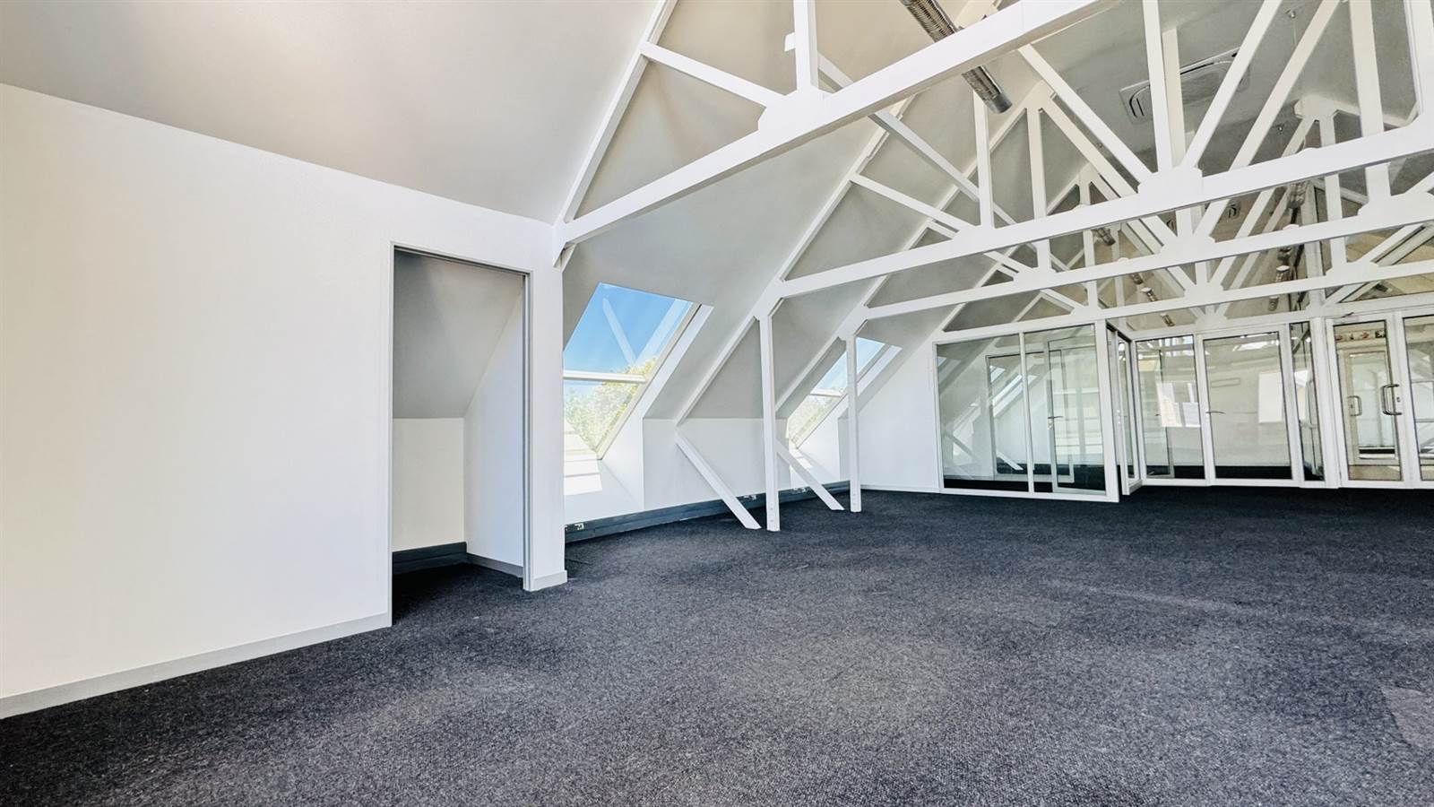 142  m² Office Space in Faerie Glen photo number 7