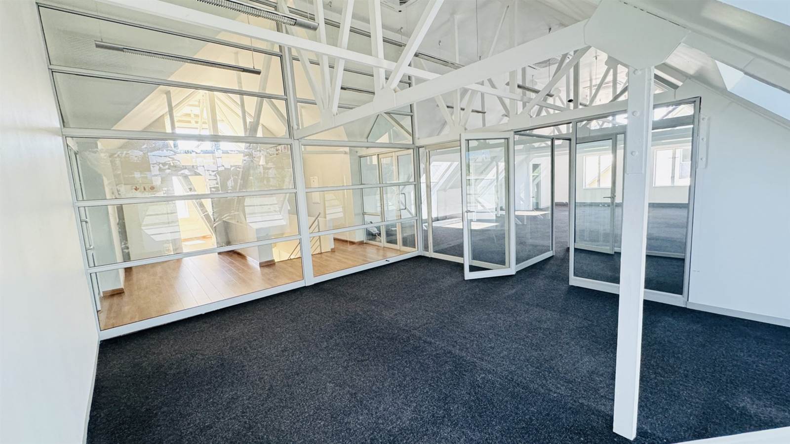 142  m² Office Space in Faerie Glen photo number 1