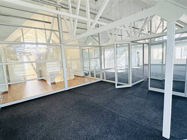 142  m² Office Space