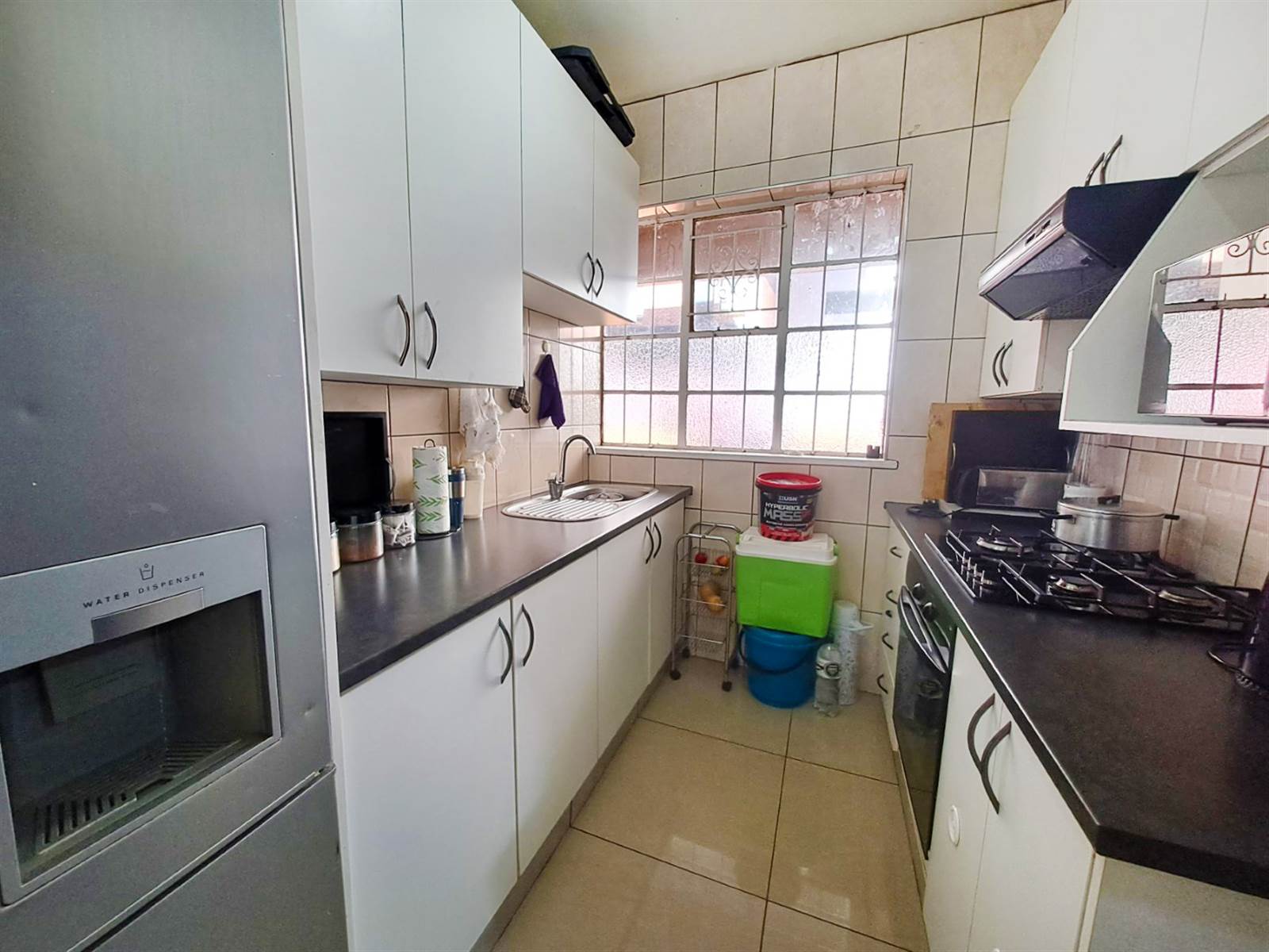 2 Bed Apartment in Hillbrow photo number 6