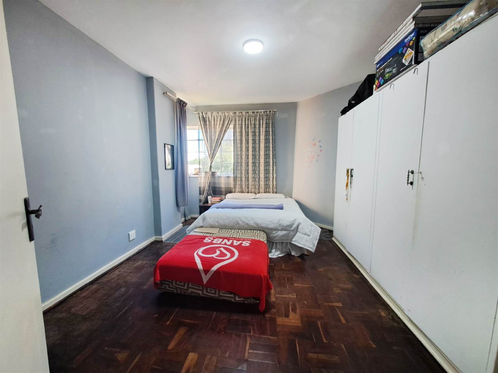 2 Bed Apartment in Hillbrow photo number 8