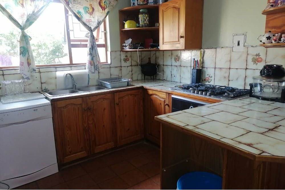 4 Bed House in Fort Beaufort photo number 3