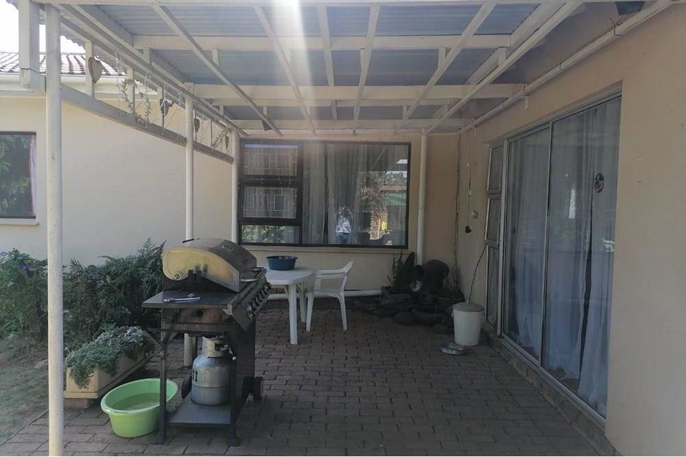 4 Bed House in Fort Beaufort photo number 21