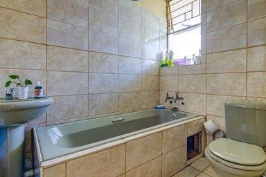 1 Bed Apartment in Kempton Park Central photo number 10