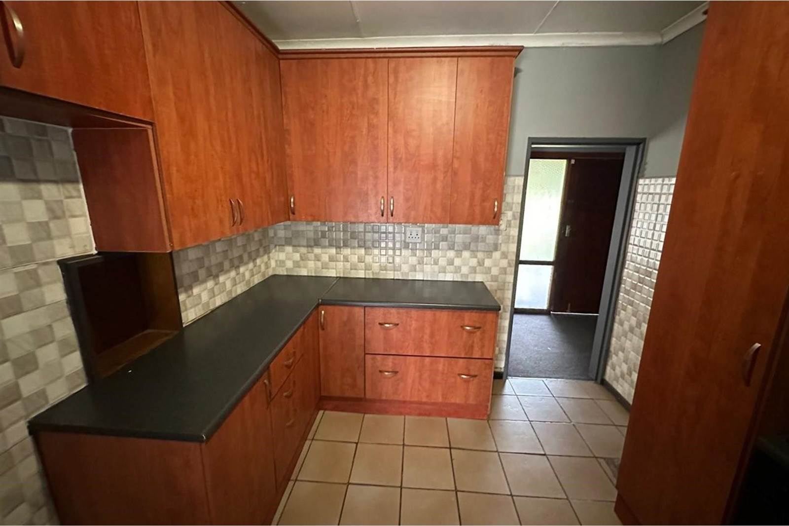 4 Bed House in Barry Hertzog Park photo number 8
