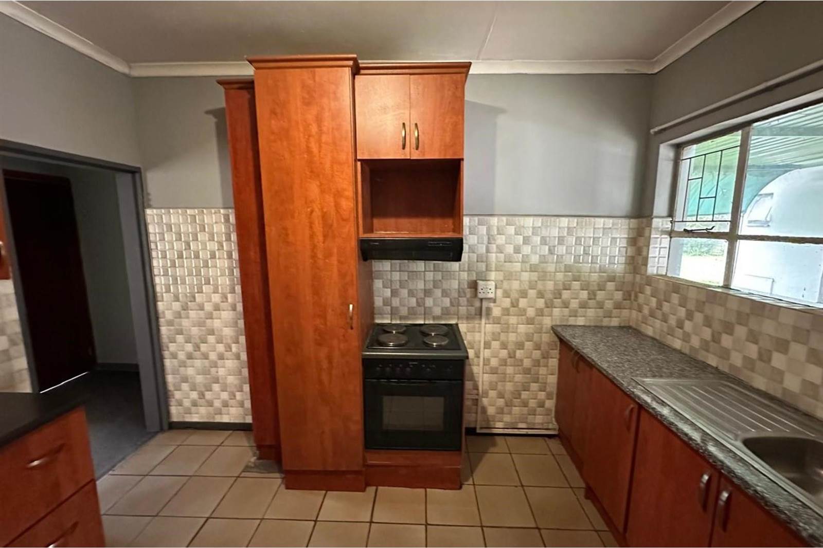 4 Bed House in Barry Hertzog Park photo number 10
