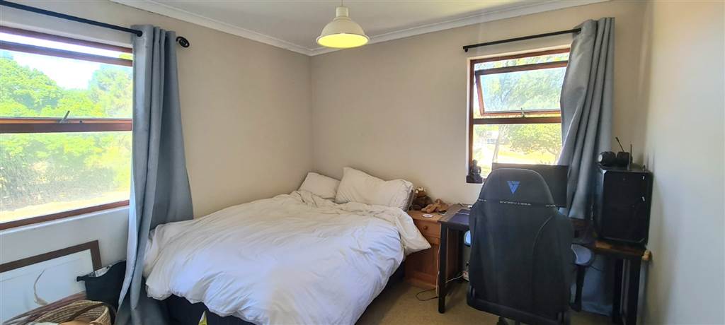 2 Bed Apartment in Pinelands photo number 12