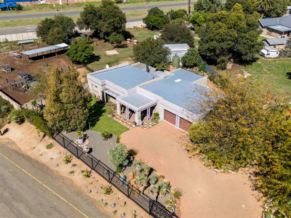 4686 m² Smallholding in Bloemfontein Farms