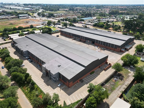 3 893  m² Industrial space