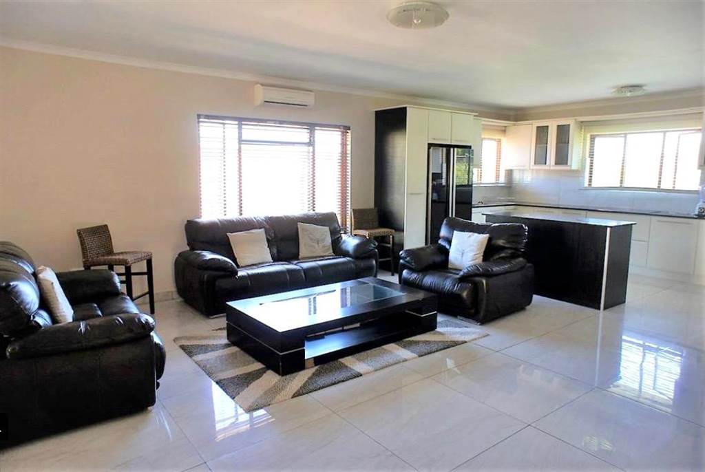 4 Bed Townhouse in Ballito photo number 8