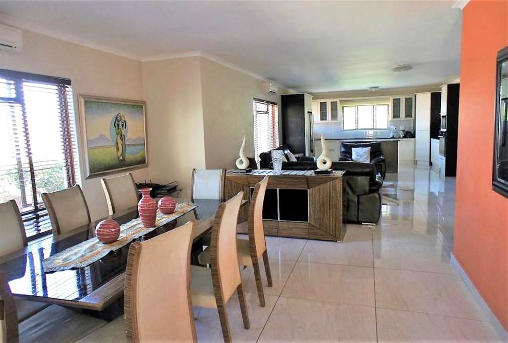 4 Bed Townhouse in Ballito photo number 11