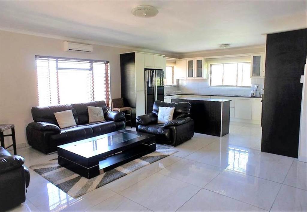 4 Bed Townhouse in Ballito photo number 5