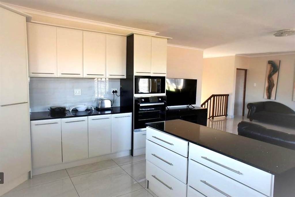4 Bed Townhouse in Ballito photo number 3
