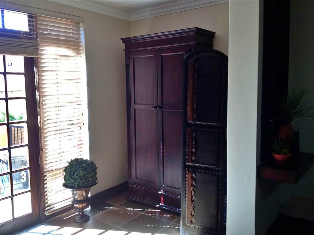 3 Bed Townhouse in Mooikloof Equestrian Estate photo number 2