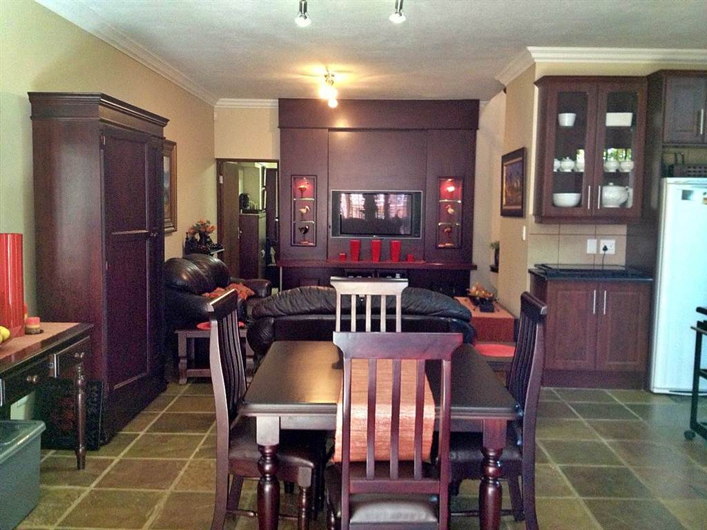 3 Bed Townhouse in Mooikloof Equestrian Estate photo number 4