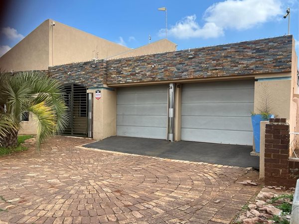 4 Bedroom House 4 Bedroom House