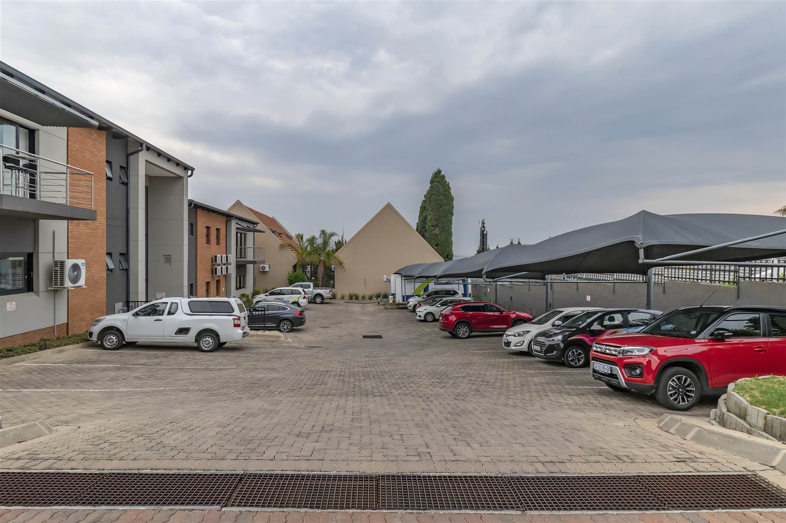 235.9  m² Commercial space in Fourways photo number 14