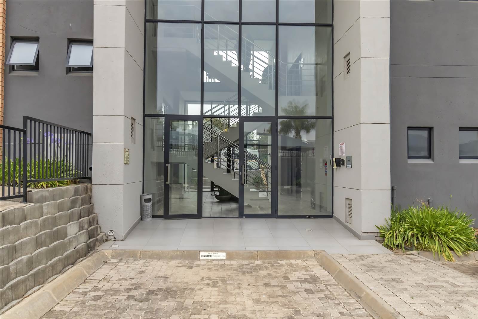 235.9  m² Commercial space in Fourways photo number 8