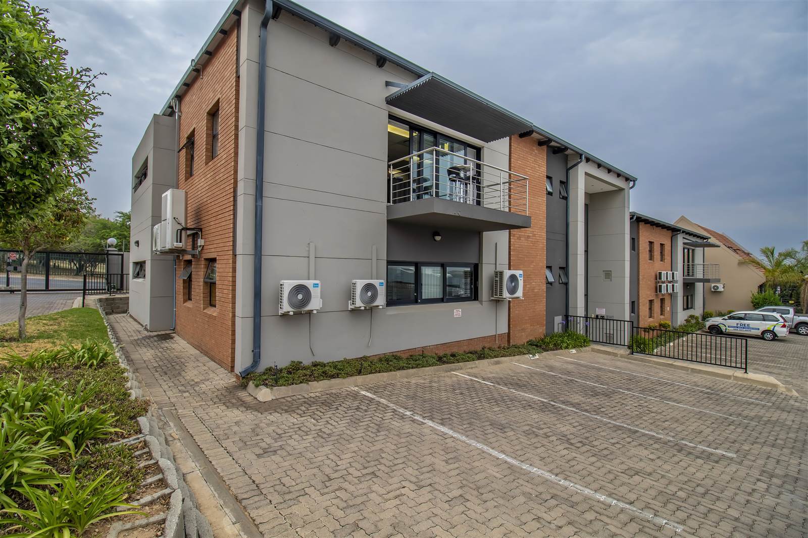 235.9  m² Commercial space in Fourways photo number 3