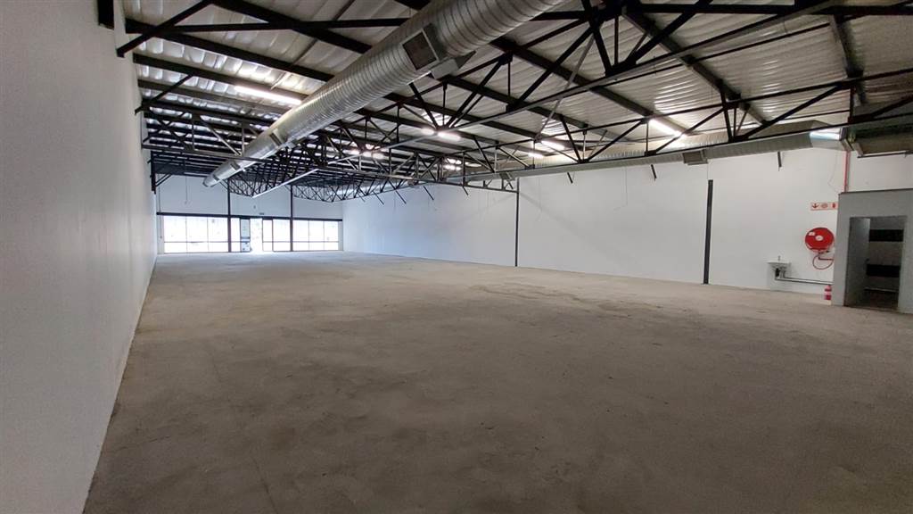 595  m² Commercial space in Hennopspark photo number 3