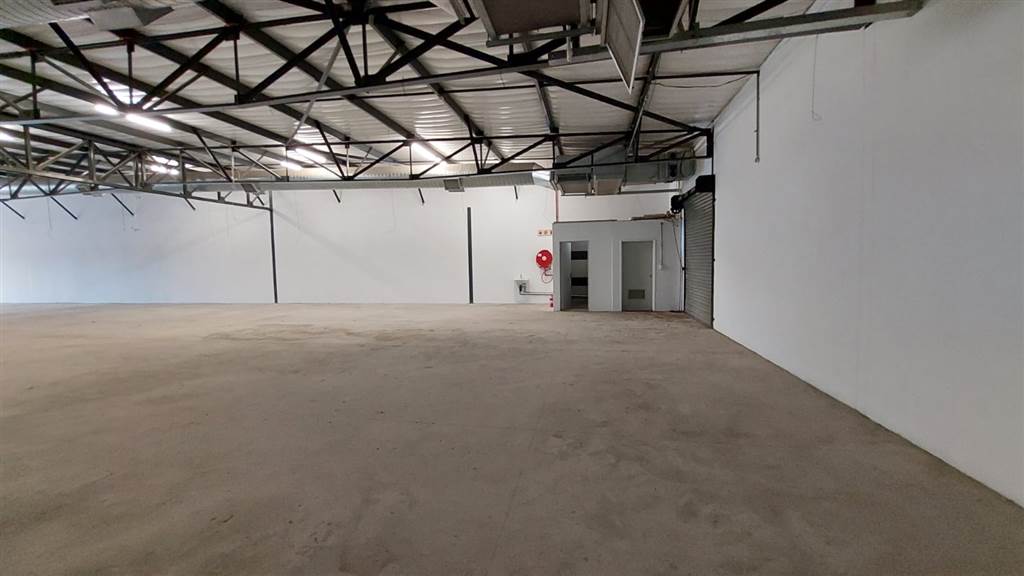 595  m² Commercial space in Hennopspark photo number 12
