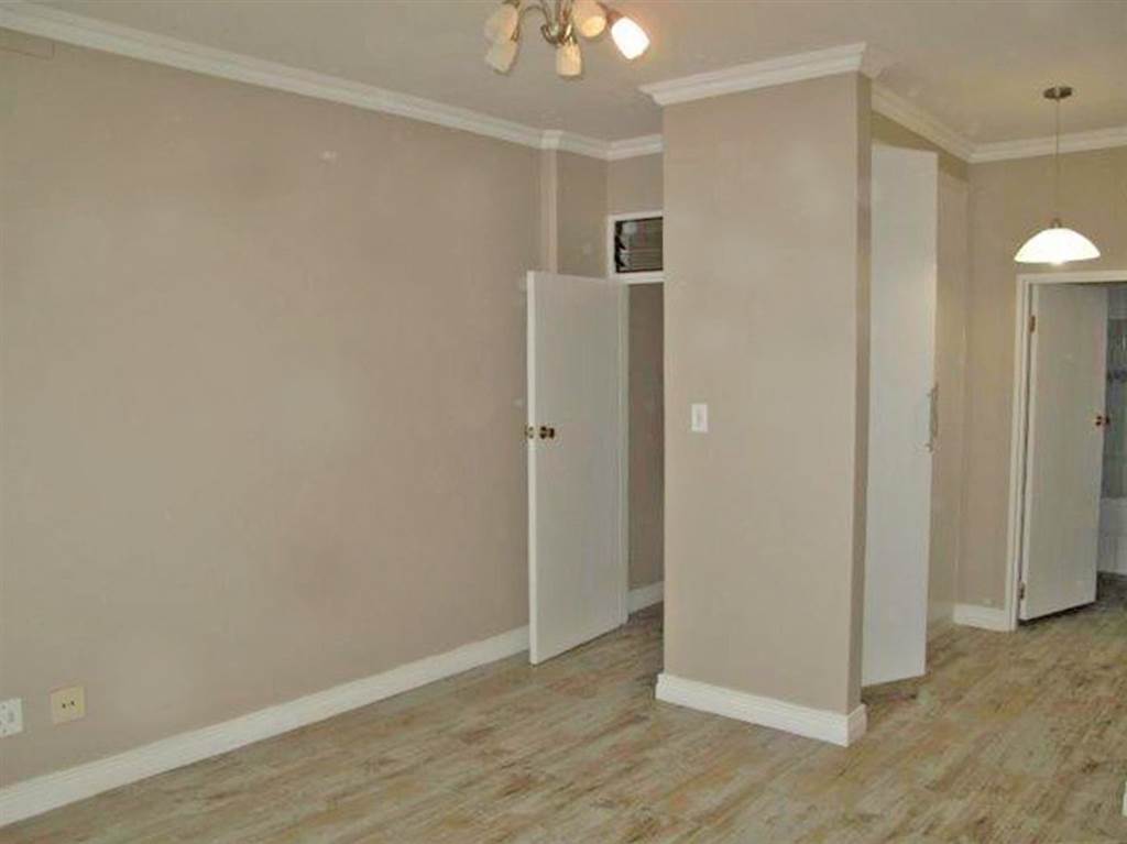 2 Bed Apartment in Melrose photo number 12