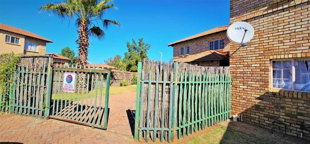 3 Bed House in Waterval East photo number 28